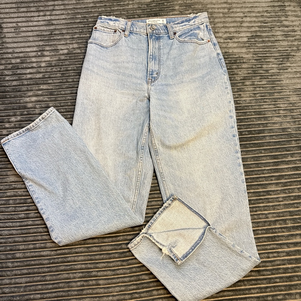 Abercrombie The 90s Light Blue Distressed  High-Waisted Jeans size 6r